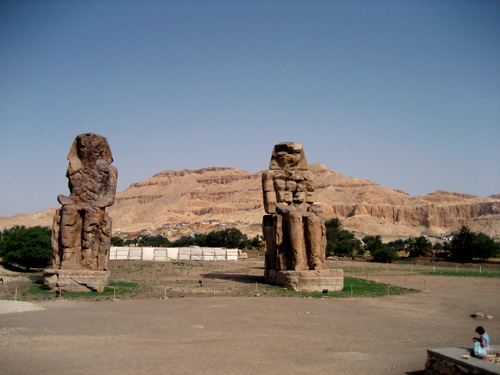 メムノン巨像
